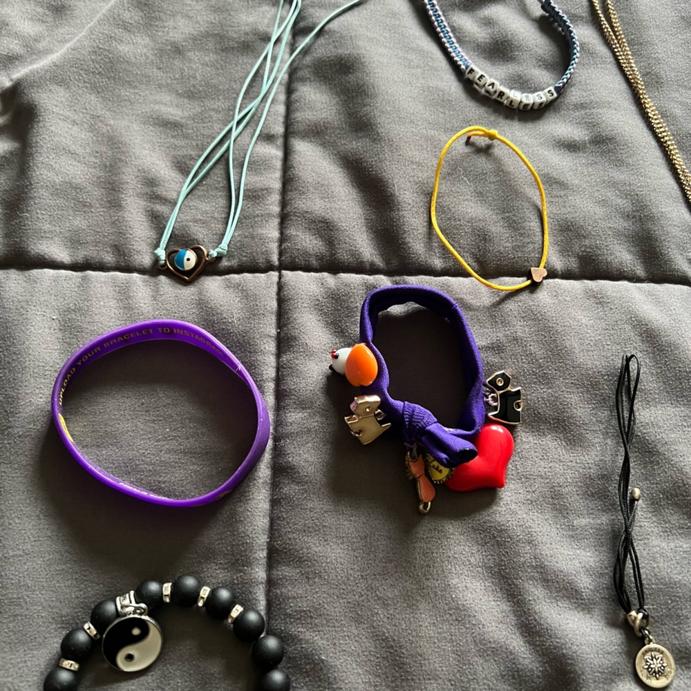 Misc items I found in my drawer - Picture 4 of 7